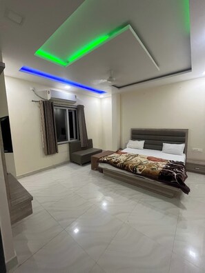 Free WiFi, bed sheets - Goroomgo Galaxy Palace Bareli (Bareilly)