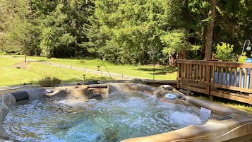 Tina de hidromasaje al aire libre