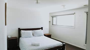 3 bedrooms, iron/ironing board, WiFi, bed sheets