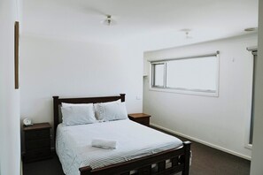 3 makuuhuonetta, silitysrauta/-lauta, Wi-Fi, vuodevaatteet