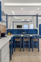 Family Studio Suite, Sea View | In-room dining