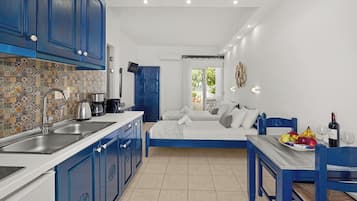 Superior Double or Twin Room, Sea View | Private kitchenette | Full-size fridge, stovetop, espresso maker, coffee/tea maker