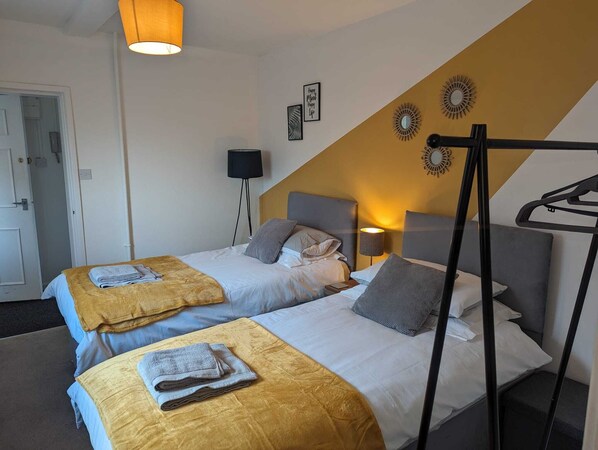 2 bedrooms, WiFi, bed sheets - Cosy family-sized top floor apartment! In the heart of Stratford Upon Avon! (Stratford-upon-Avon)