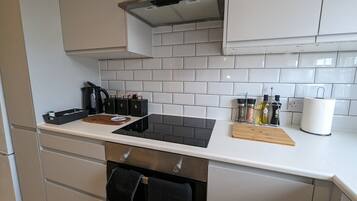 Refrigerador, microondas, horno y lavavajillas