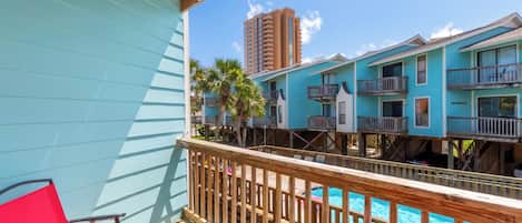 Condo Signature, 2 chambres, balcon, vue sur la piscine | Balcon