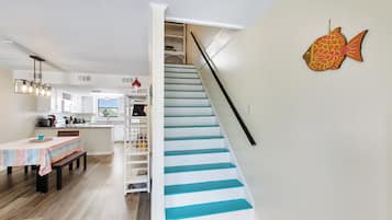 Signature Condo, 2 Bedrooms, Balcony, Pool View | In-room dining