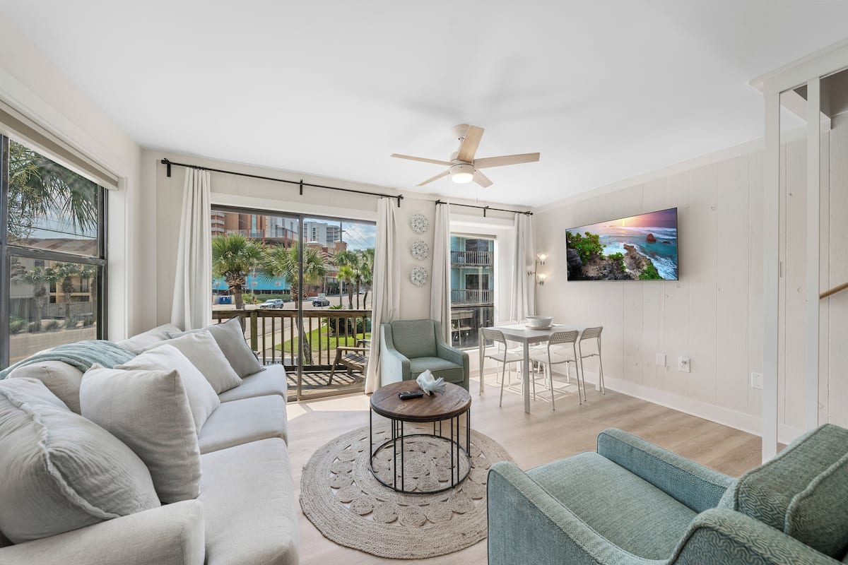 Family Condo, 2 Bedrooms, Balcony | Living room