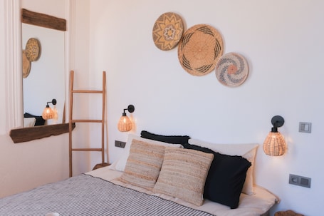 Artículos del minibar gratis, decoración personalizada y escritorio . Notarius Hotel Bodrum