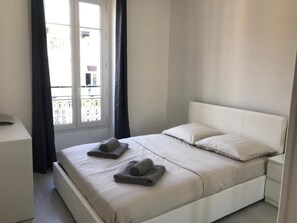 3 chambres, fer et planche à repasser, Wi-Fi, draps fournis