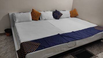 Deluxe Room | Free WiFi, bed sheets