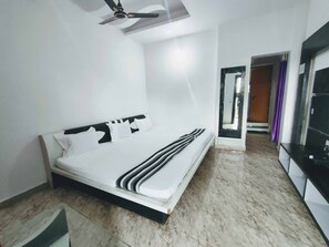 Free WiFi, bed sheets - Goroomgo Hotel SONI Madhya Pradesh (Betul)