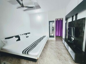 Free WiFi, bed sheets - Goroomgo Hotel SONI Madhya Pradesh (Betul)