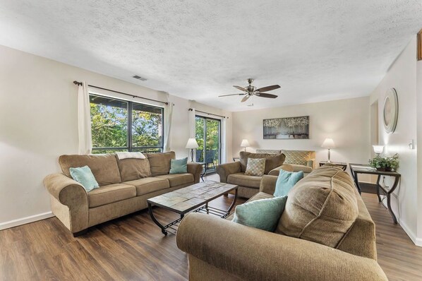 Smart TV - Discounted Pointe Royale, No Steps Entry, Pools, Pickleball (Branson)