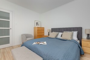 Apartment, 3 Bedrooms, 2 Bathrooms | 3 bedrooms, desk, bed sheets - Spacious Apartment With Desk by Renters (Gdansk)