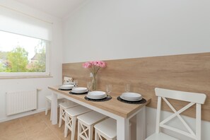 Apartment, 3 Bedrooms, 2 Bathrooms | Dining room - Spacious Apartment With Desk by Renters (Gdansk)