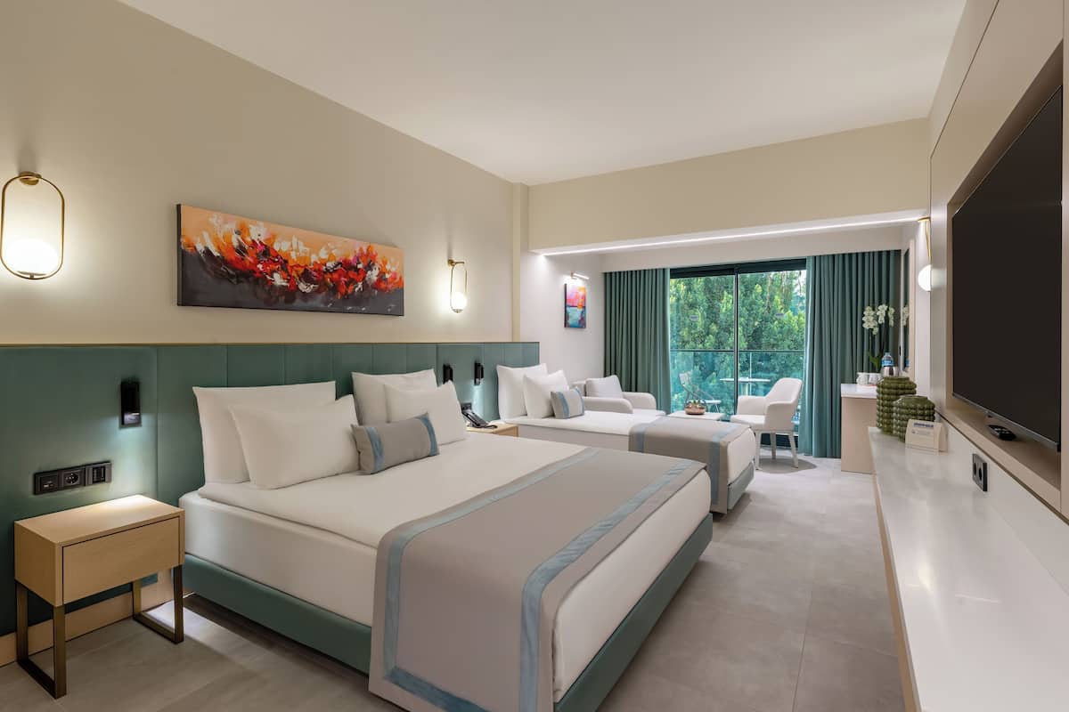 Hypo-allergenic bedding, free minibar, in-room safe, blackout curtains