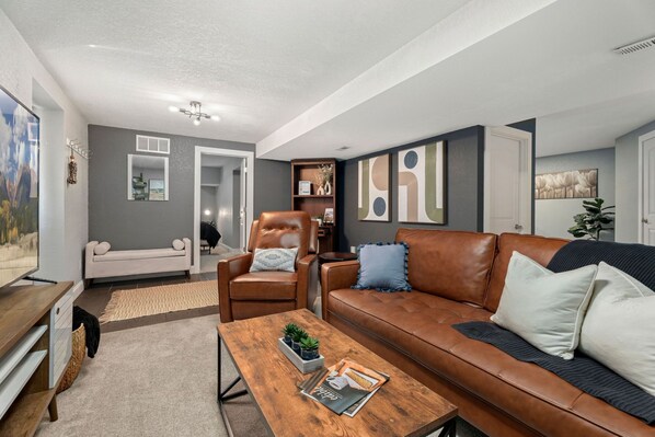 Living area - Beautiful Old Town 2 Bedroom Apartment With Bikes! (Fort Collins)