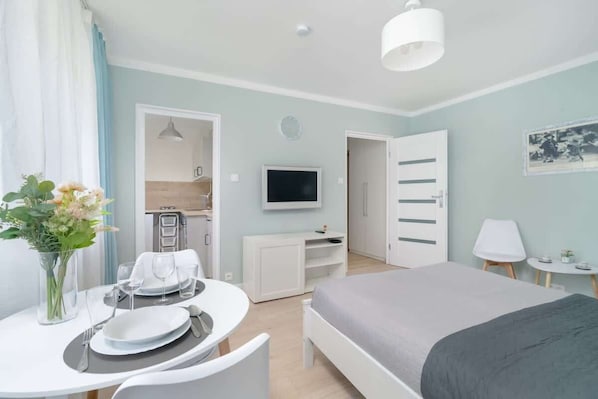 2 bedrooms, iron/ironing board, WiFi, bed sheets - Functional Apartment in Poznan | Close to Airport (Poznan)