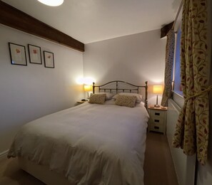 2 soverom, strykejern/-brett, reiseseng for barn og wi-fi