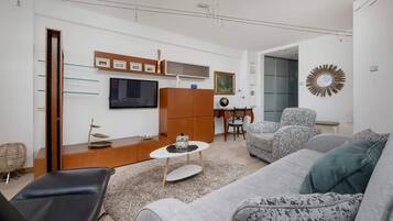 Een televisie en een kantoor