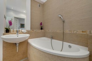 Shower, free toiletries, hair dryer, towels