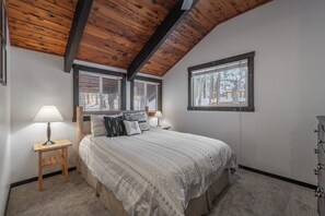 3 bedrooms, free WiFi, bed sheets - Tahoe Donner Oasis - On the Golf Course! (Truckee)