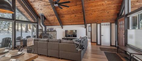 Smart TV, fireplace
