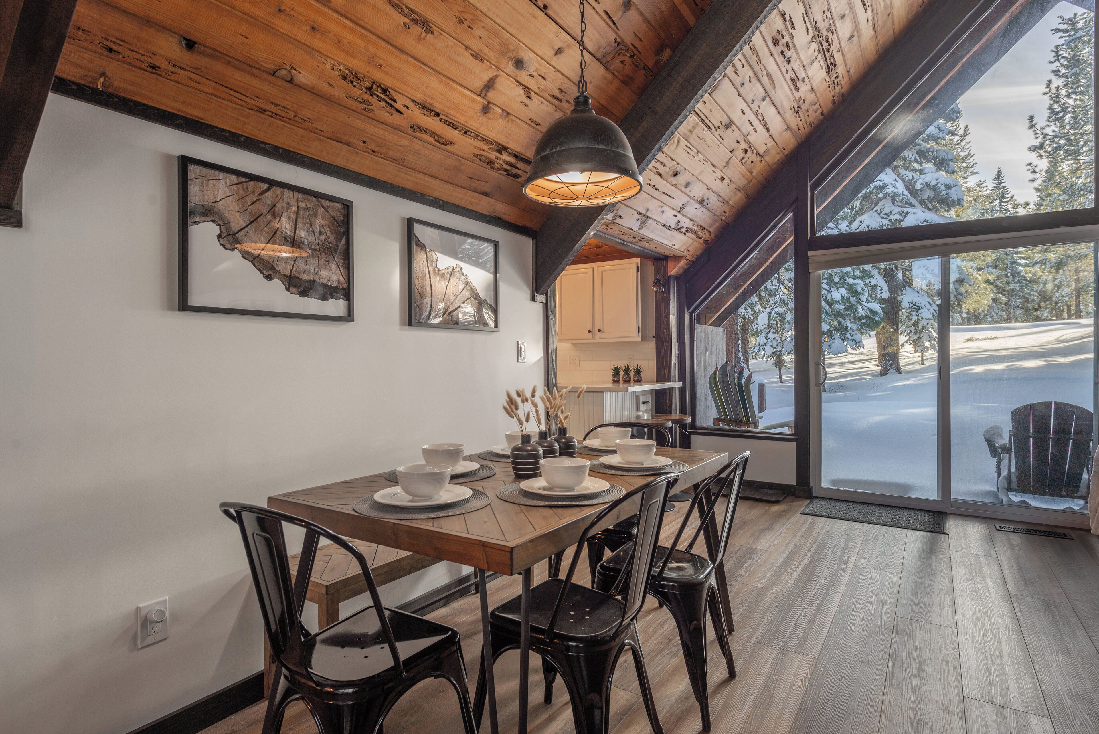 Dining - Tahoe Donner Oasis - On the Golf Course! (Truckee)