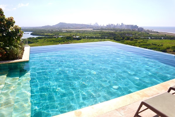 Outdoor pool - Unit 408 - Indulge in a relaxing stay at this breathtaking unit of Cartagena
(Cartagena de Indias)
