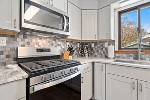 House, Multiple Beds, Hot Tub, Garden View (320 N. Meldrum) | Private kitchen | Fridge, microwave, oven, stovetop - Spirit of the Rockies - Private Backyard & Hot Tub (Fort Collins)