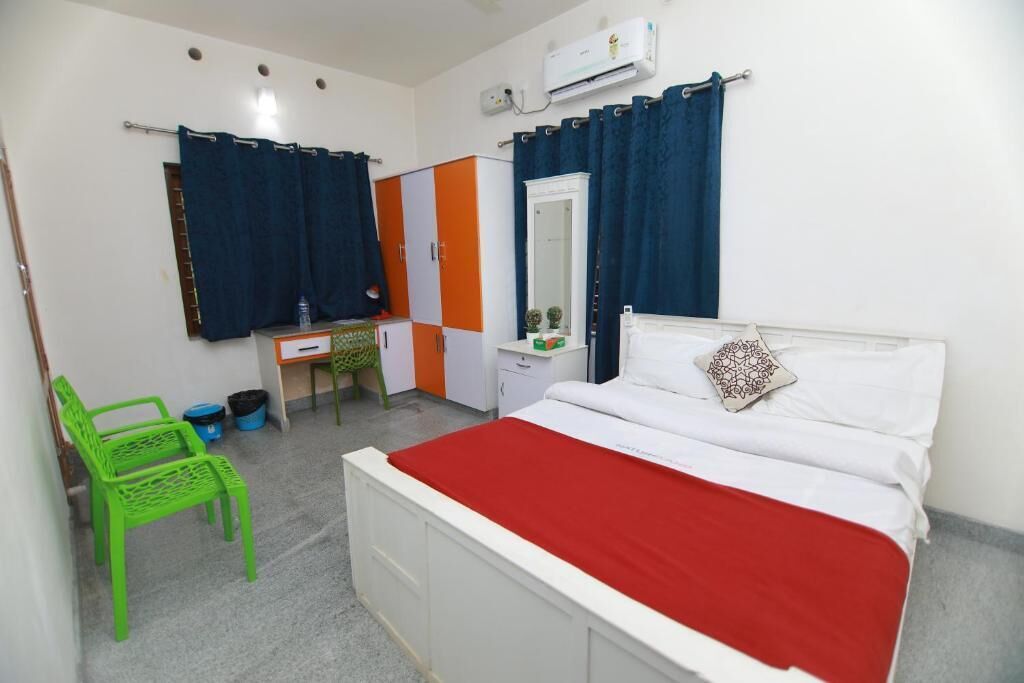 3 bedrooms, desk, iron/ironing board, WiFi