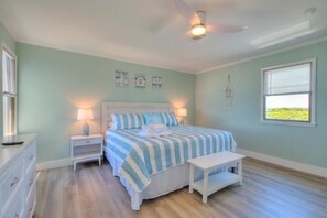 4 slaapkamers, een strijkplank/strijkijzer, gratis wifi, beddengoed