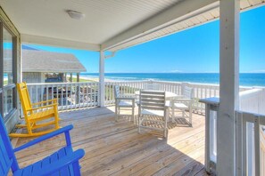 Property grounds - Gorgeous Renovation 4BR/2.5BA,Oceanfront,Event Home, Sleeps 16 (Oak Island)