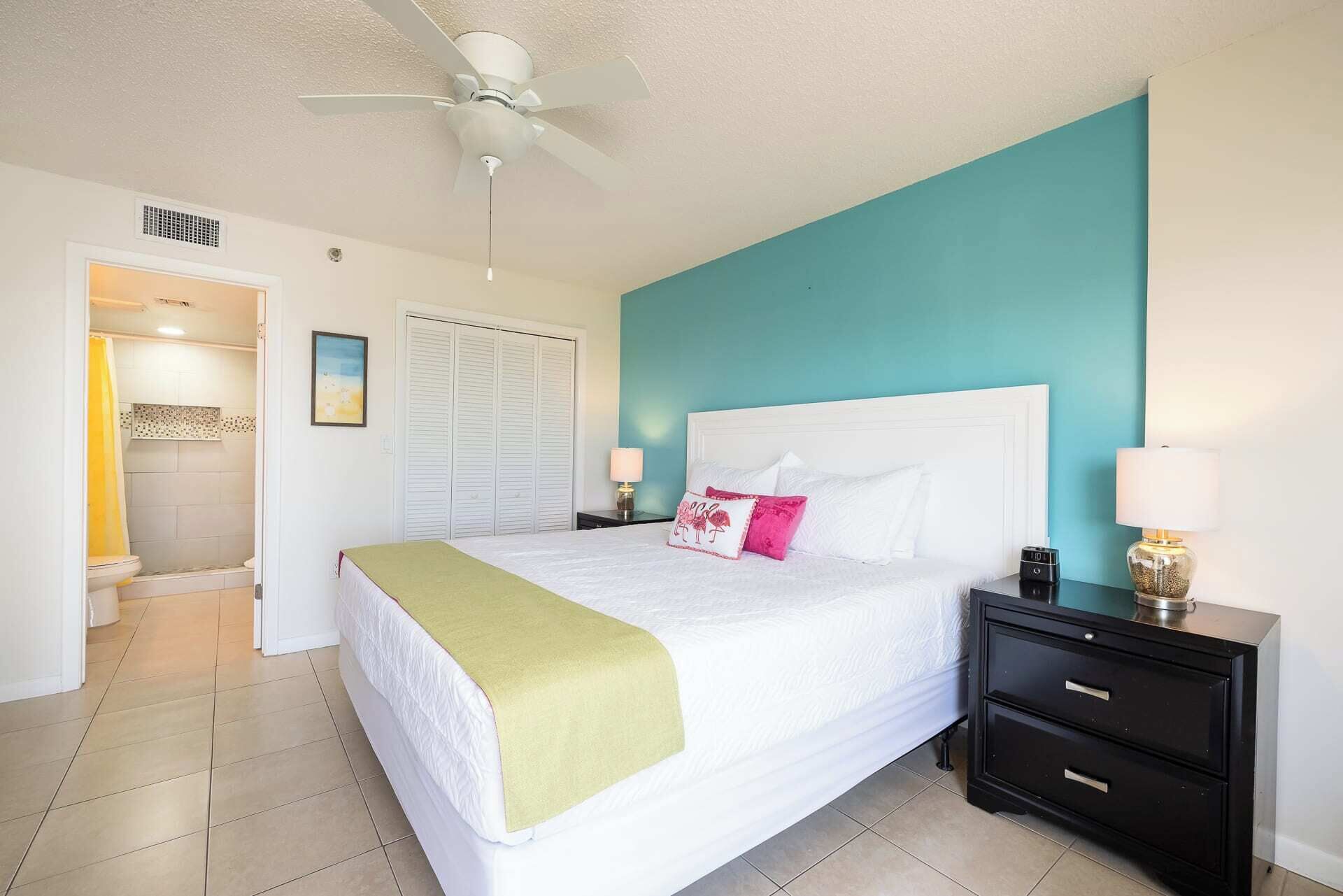 2 Schlafzimmer, Schreibtisch, Bügeleisen/Bügelbrett, Reisekinderbett