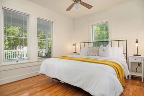 3 habitaciones, tabla de planchar con plancha, wifi y ropa de cama 