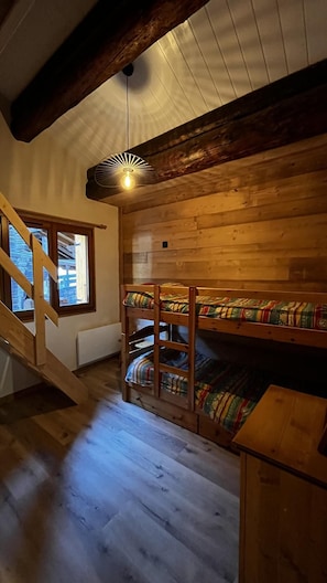 Interior - 1st floor, balcony, parking, tv, 90m², Arêches-Beaufort (Beaufort)