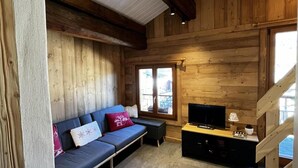 Living area - 1st floor, balcony, parking, tv, 90m², Arêches-Beaufort (Beaufort)
