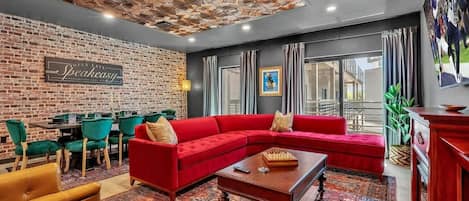 Smart TV y chimenea