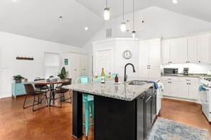 Fridge, microwave, oven, stovetop - Meadows Farmhouse & Cottage - Hot Tub & Fire Pit (Fredericksburg)