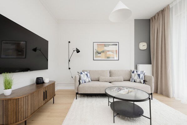 アパートメント 1 ベッドルーム サウナ ガーデンビュー | リビングルーム