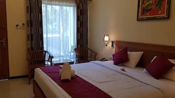 Chambre Double, terrasse, vue piscine | Bureau, chambres insonorisées, Wi-Fi gratuit