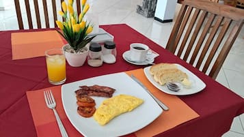 Sarapan dibawa pulang setiap hari dengan biaya tambahan