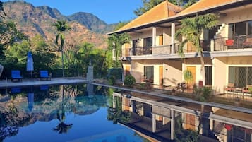 Kolam renang outdoor