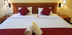 ห้องดับเบิล, ระเบียง, วิวสระว่ายน้ำ | โต๊ะทำงาน, ห้องเก็บเสียง, Wi-Fi ฟรี