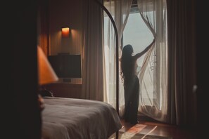 Vanmala Suite | Premium bedding, down duvets, minibar, in-room safe - Brij Atmanya, Bhowali | A Luxury Mountain Escape (Nainital)