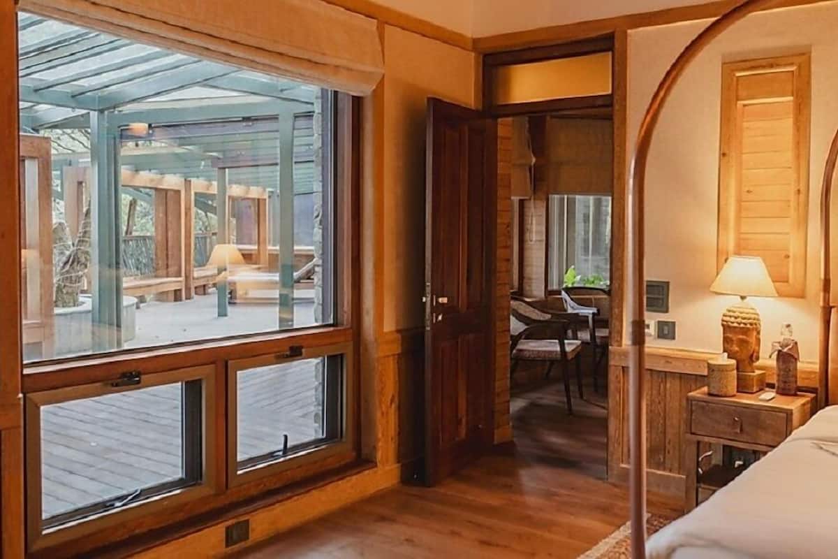 Premium-sengetøj, dundyner, minibar, pengeskab på værelset