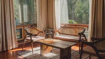 Family Studio Suite | Premium bedding, down comforters, memory foam beds, minibar