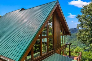 Exterior - Highland Lodge: 3BR w/Incredible Views | Hot Tub + Fireplaces (Sevierville)