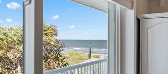 Tortuga Del Mar- 2 Bedroom Beachfront Condo with Pool