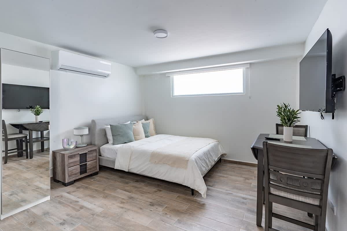 2 bedrooms, desk, WiFi, bed sheets